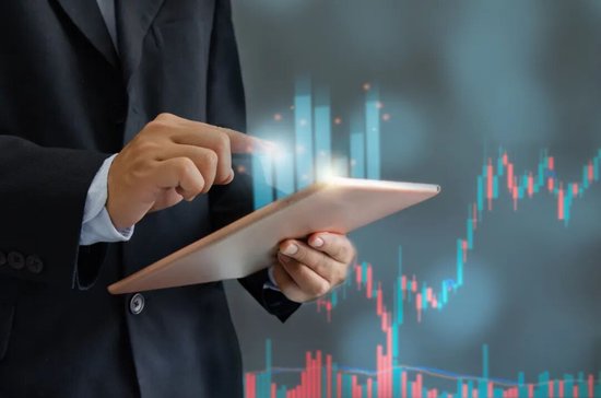 美联储主席沃什上任百天陷两难：特朗普曾承诺他“做你自己的事吧	”，如今喊话“全球最低利率”