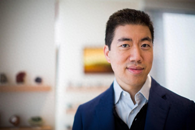 精准基因编辑、蛋白质电子转移	、自组装单分子层	，谁能摘得诺贝尔化学奖？两位专家给出他们的判断