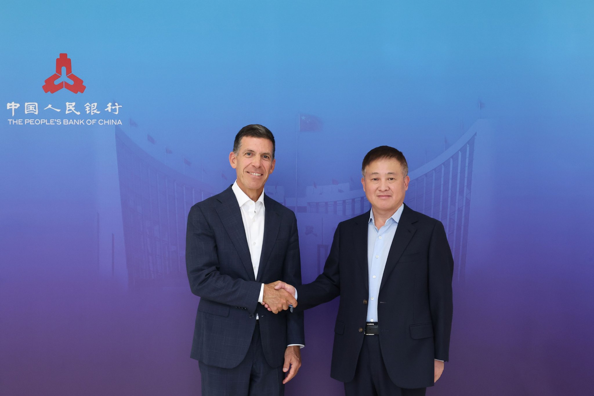 中国人民银行行长潘功胜会见高盛集团总裁兼首席运营官温泽恩